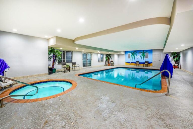romantic hotels in Houston with hot tub in room 3