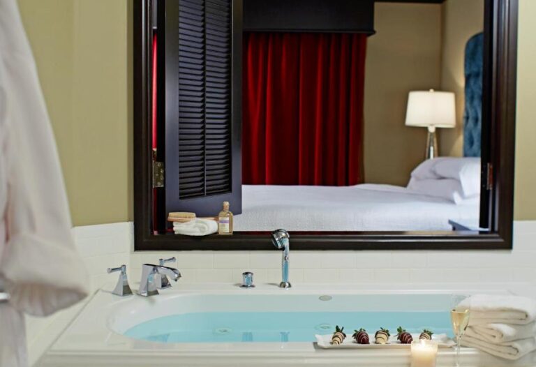 romantic hotels in Orlando Florida with spa bath suites 2