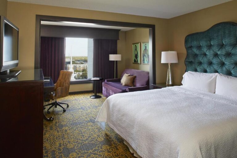 romantic hotels in Orlando Florida with spa bath suites