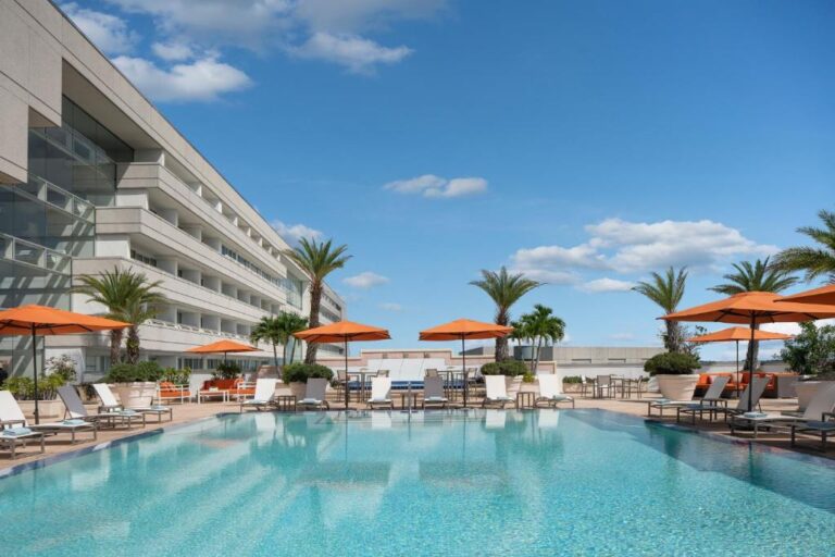 romantic hotels in Orlando with luxury honeymoonsuites 2