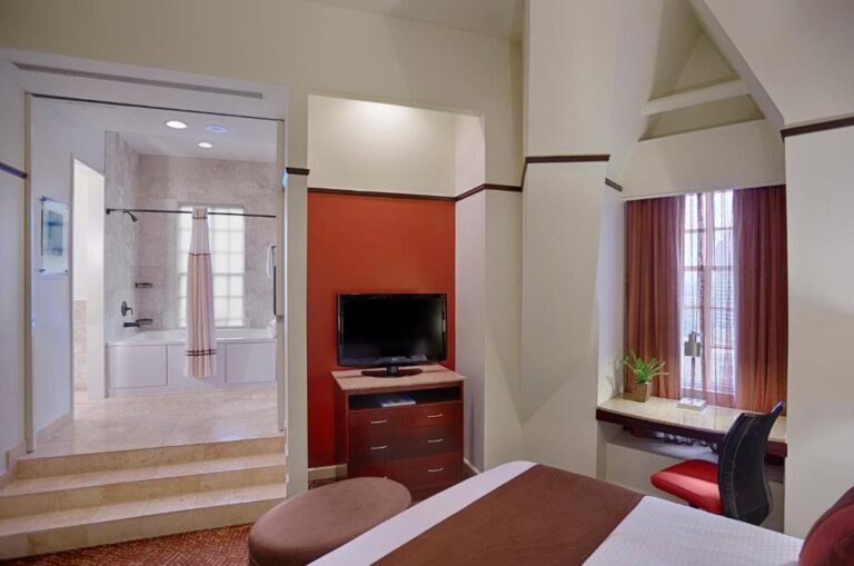 romantic hotels in San Antonio with honeymoon suite