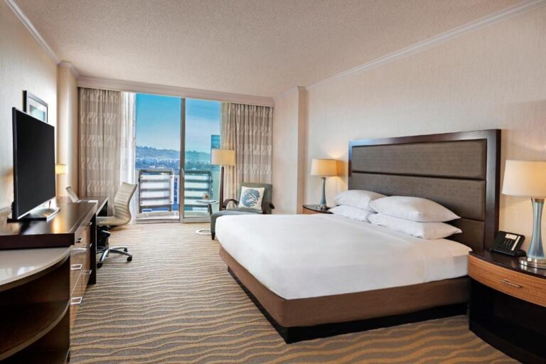 romantic hotels in San Diego with hot tub in room 3