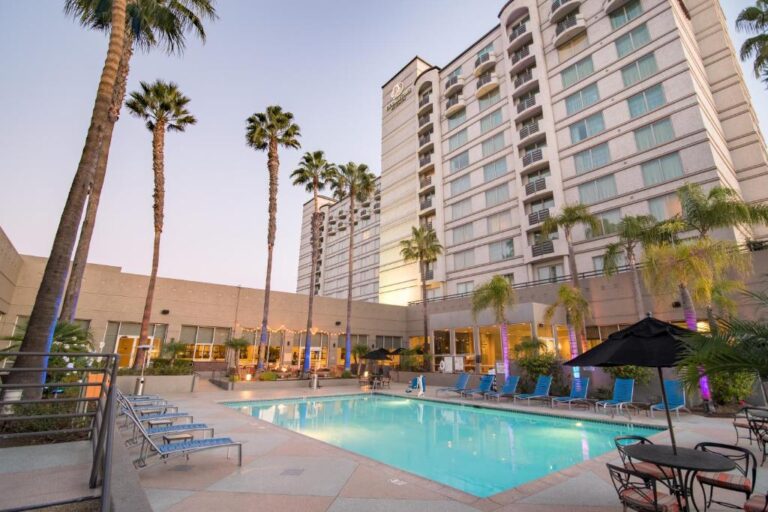 romantic hotels in San Diego with hot tub in room