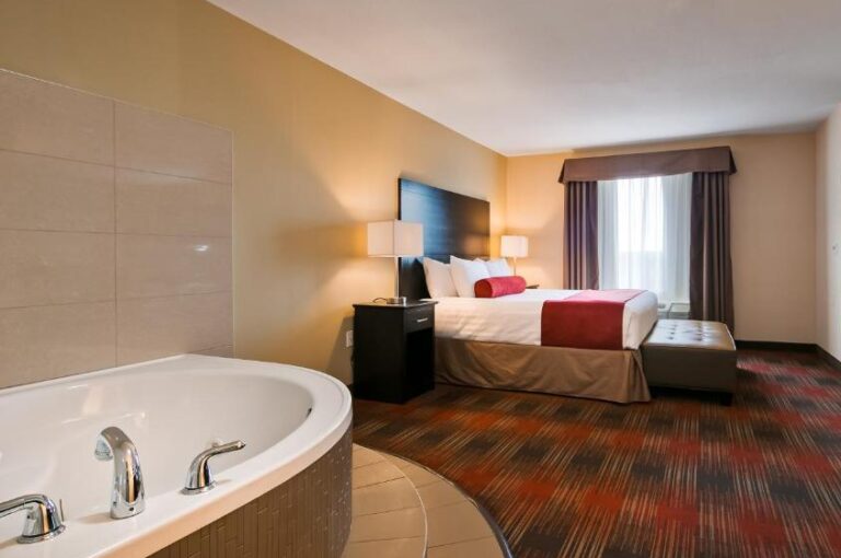 romantic hotels near Edmonton with hot tub in room