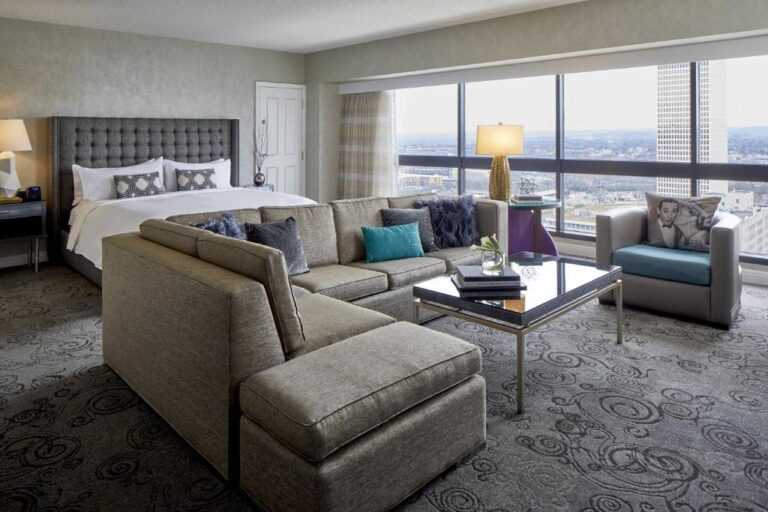 romantic hotels with honeymoon suites in Nashville TN