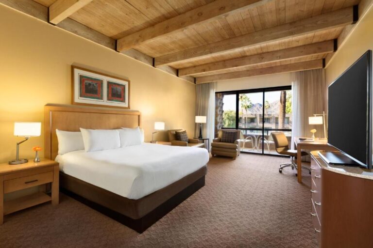 romantic hotels with honeymoon suites near Phoenix 2