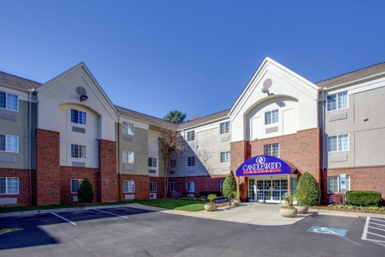 Candlewood Suites Raleigh Crabtree, an IHG Hotel 1