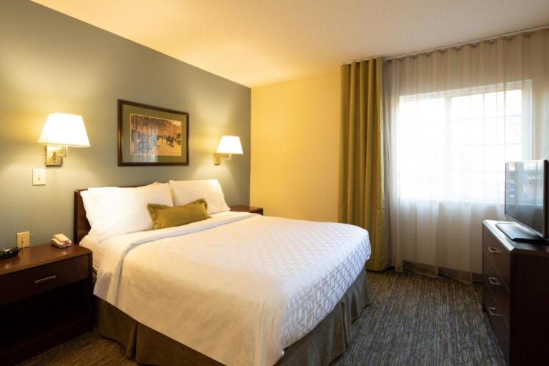 Candlewood Suites Raleigh Crabtree, an IHG Hotel 2