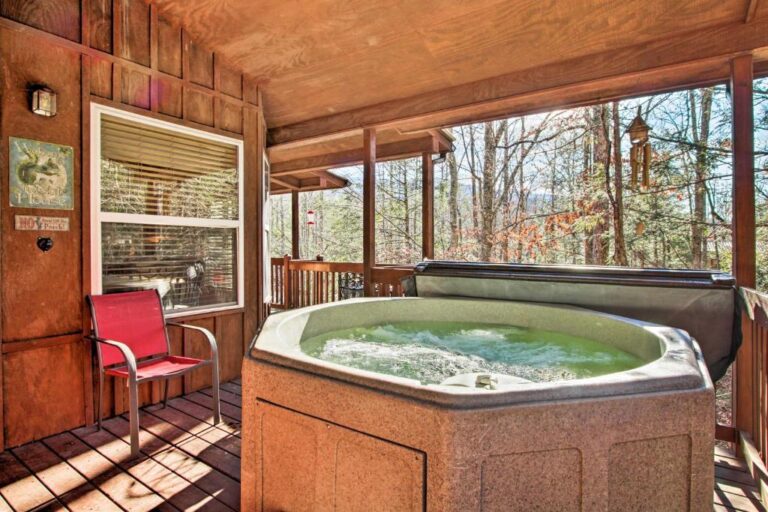 Gatlinburg cabin with hot tub