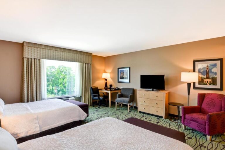 Hampton Inn & Suites Crabtree1