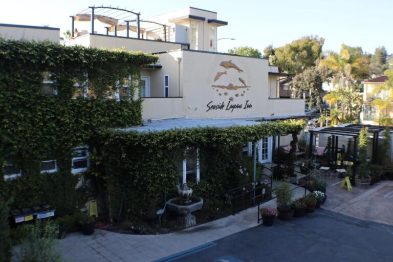Seaside Laguna Inn & Suites1