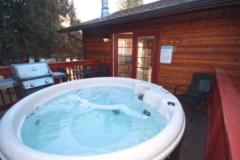 beautiful cabins with hot tub in Colorado 4