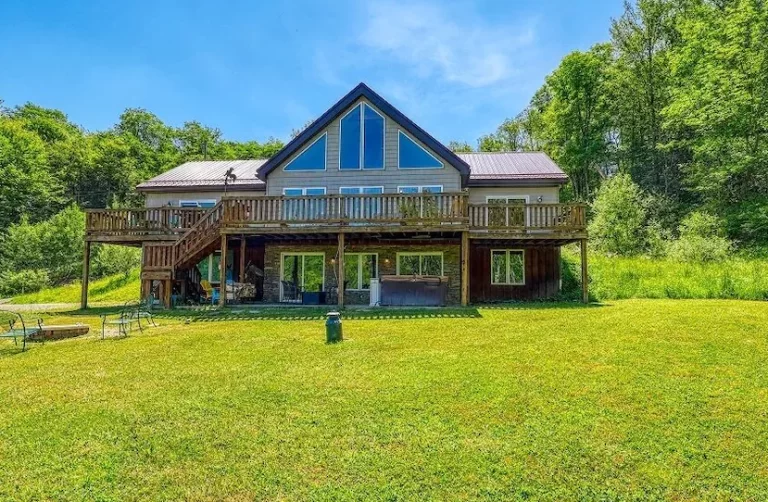 cabin with hot tub for couples in upstate New York