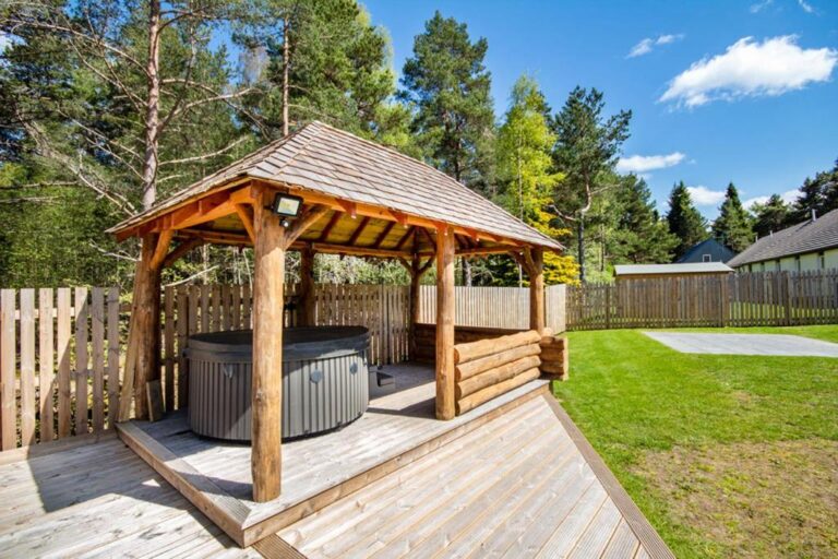 cabins lodges with hot tub in Aviemore 3