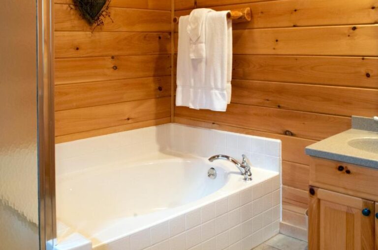 cabins with private hot tub in the Pocono Mountains 4