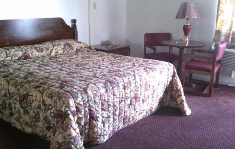 hotel in Pennyslvania for couples with spa bath in room 2