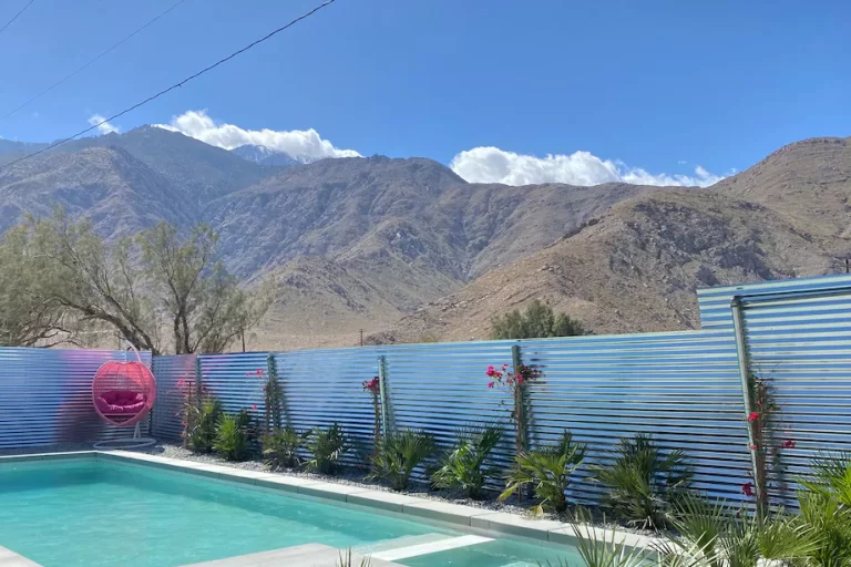 hotels in Palm Springs with hot tub 4
