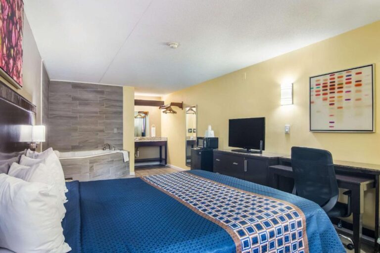 hotels in Pennsylvania with hot tub in room 2