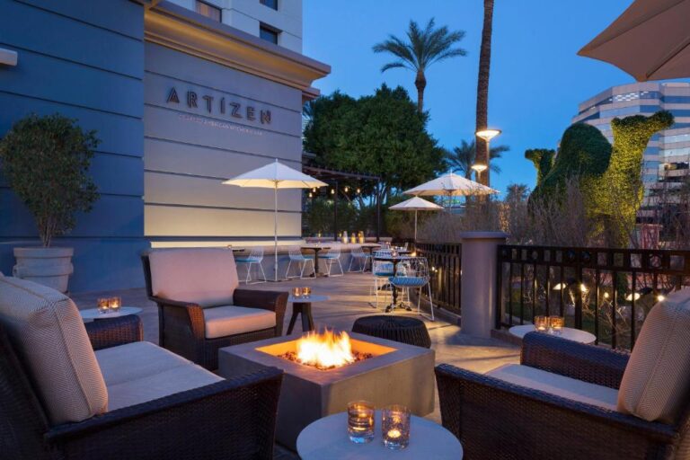 hotels in Phoenix AZ with fancy restaurants on-site 4