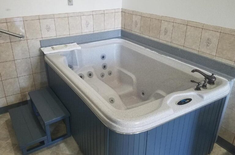 hotels with hot tub in room in Los Angeles 3