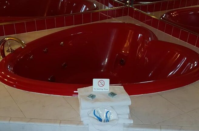 hotels with hot tub in room in Miami 3 4
