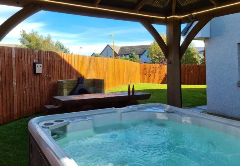 lodges in Aviemore Scotland with hot tub 2
