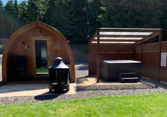 lodges in Scotland with hot tub
