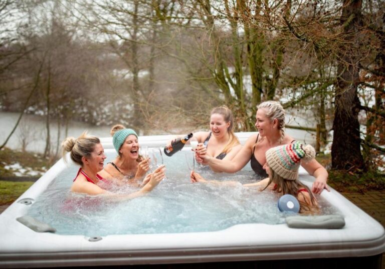 lodges in Wales with hot tub