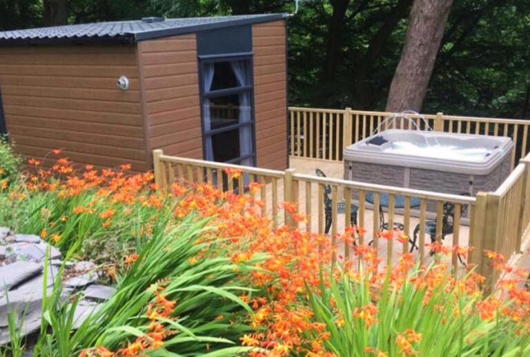 lodges in Wales with hot tub 2