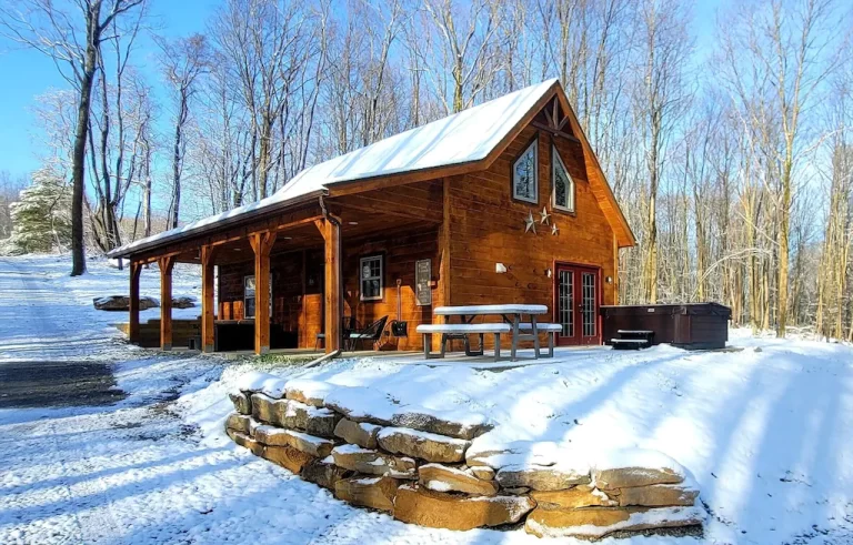 luxury cabin in Pennsylvania with hot tub