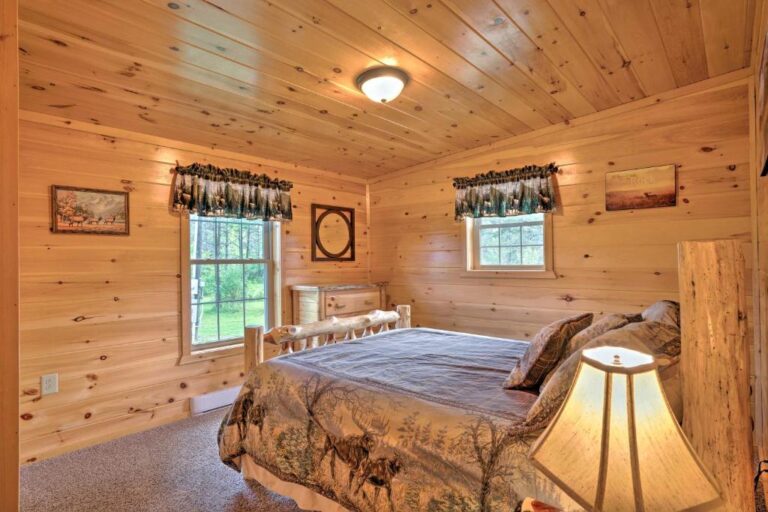 luxury cabin with hot tub in Pennsylvania 3