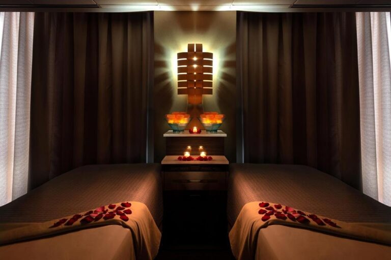 luxury hotels in Chicago with spa