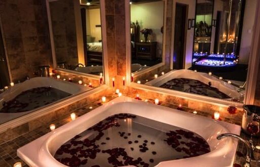 luxury romantic hotel in Miami with lavish tub 3