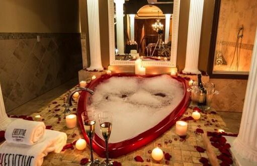 luxury romantic hotel in Miami with lavish tub 4