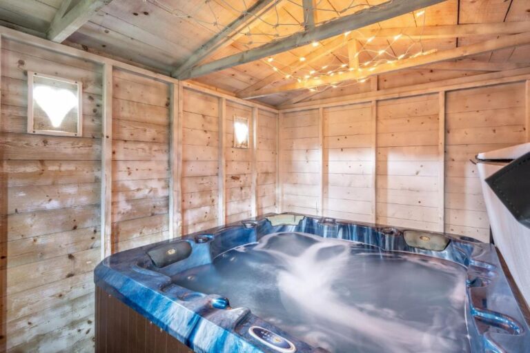omantic lodges in Scotland with hot tub 3