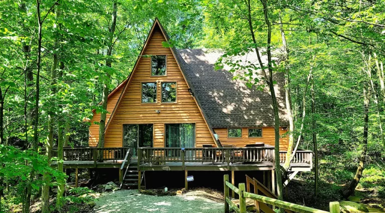 romantic cabin Pocono Mountrains 5