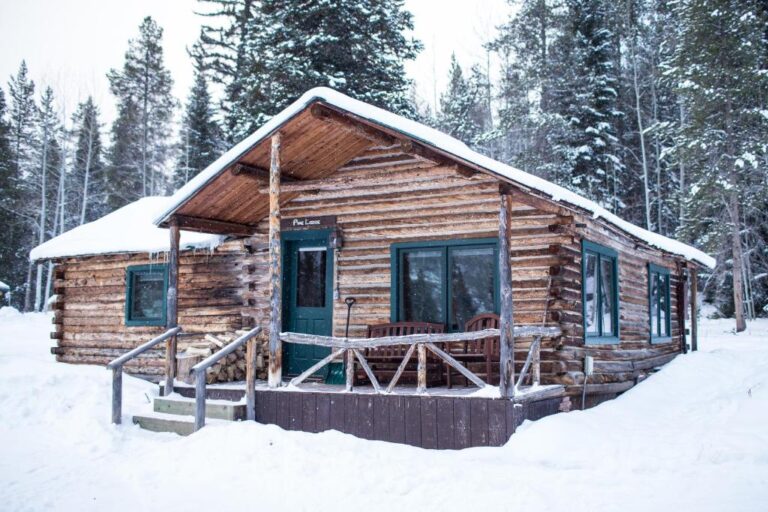 romantic cabin in Colorado with hot tub