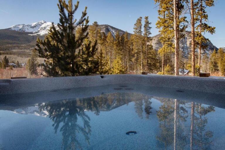 romantic cabin with hot tub in Colorado 2