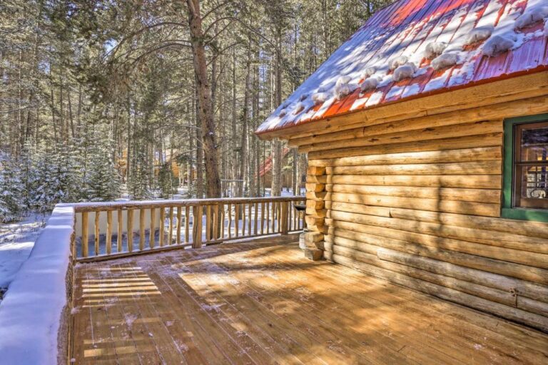 romantic cabin with hot tub near Colorado 4