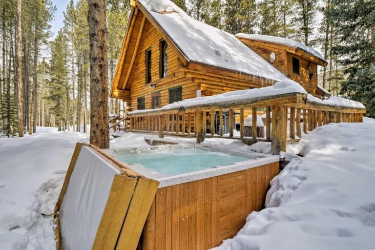 romantic cabin with hot tub near Colorado