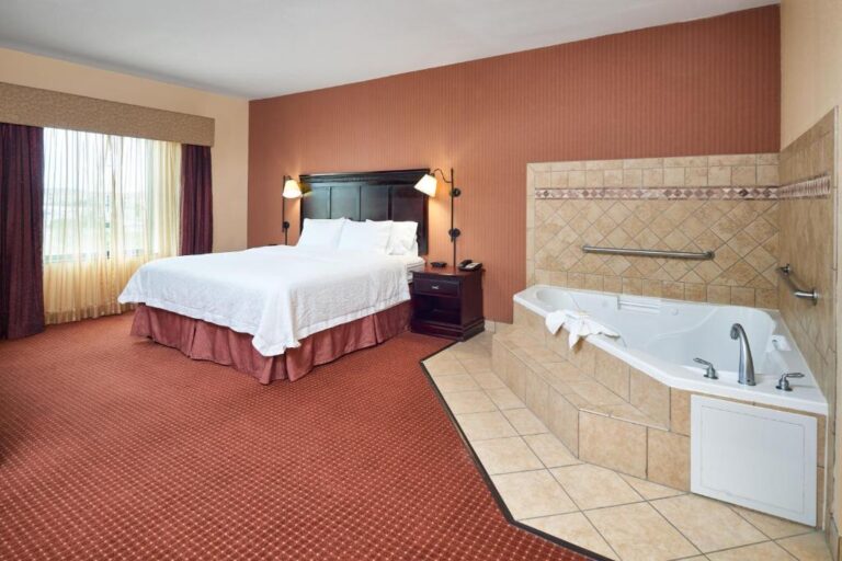 romantic hotels in Austin with hot tub in room 3