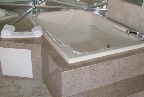 romantic hotels in Miami with bathtub 2