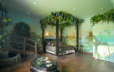 romantic hotels in Miami with luxury tub 4