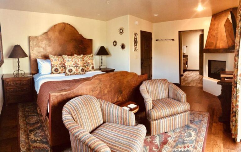 romantic hotels in Phoenix with spa bath in room 3