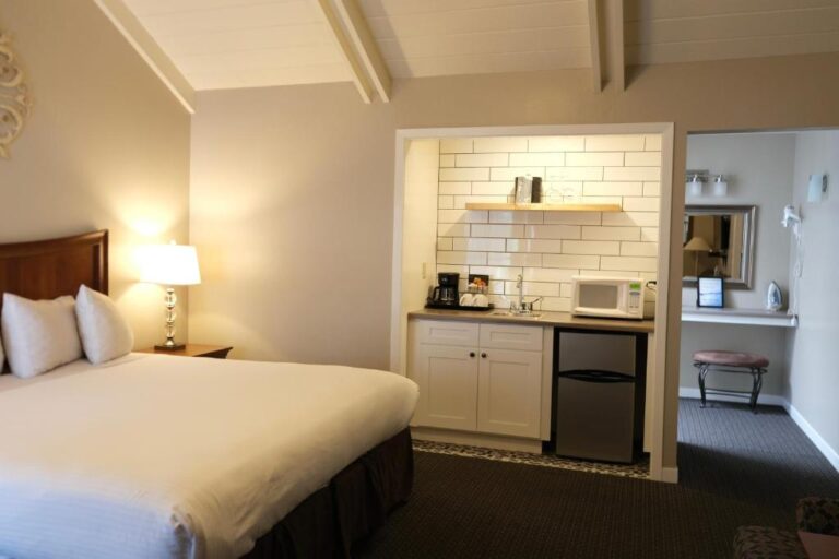 romantic hotels in Sacramento with hot tub in room