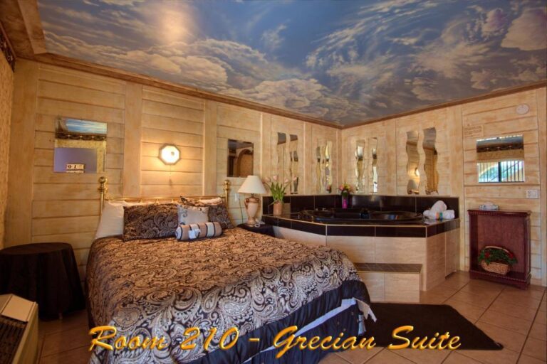 romantic hotels with lavish tub Palm Springs 4