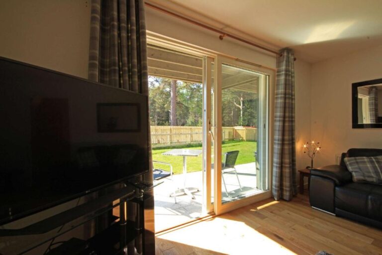 romantic lodges and cabins in Aviemore Scotland with hot tub 4