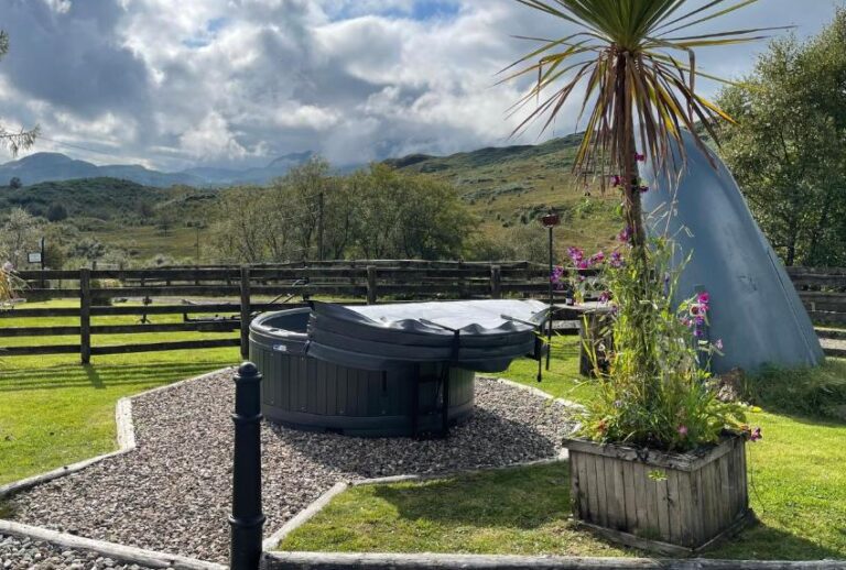 romantic lodges in Scotland with hot tub