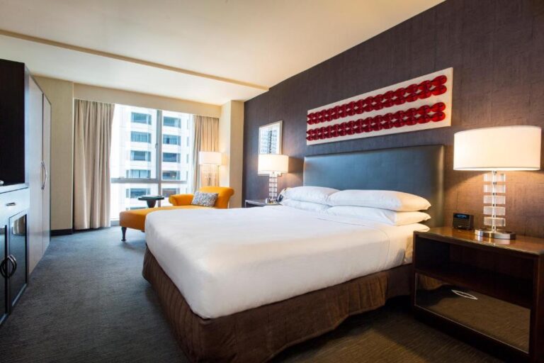 Cool Hotels in Chicago 4