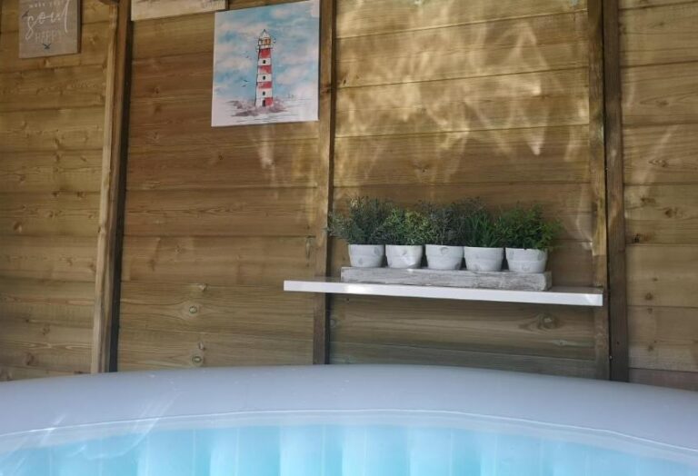 accommodations in Wales with private hot tub 2